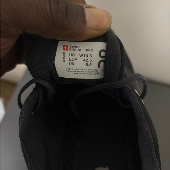 On Cloudventure Waterproof Trail Running Shoes,Women’s,Size 10.5 Black - Picture 14 of 14